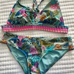 Vibrant Tropical Bikini Set with Pink and Teal Accents